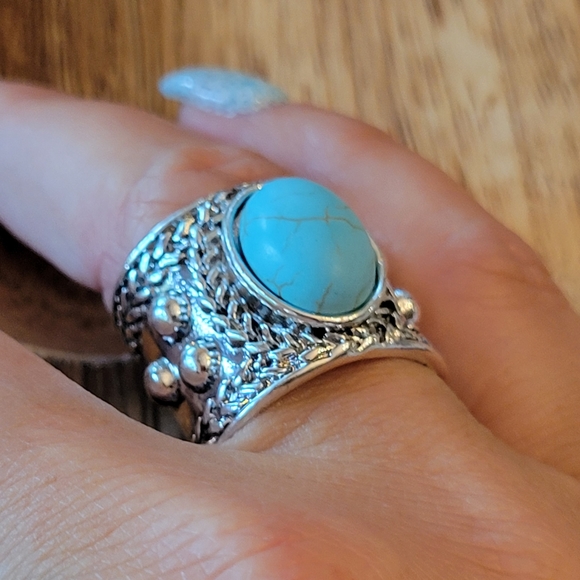 Beautiful Bold Turquoise Howlite Boho Cigar Band Cuff Ring - Picture 4 of 8